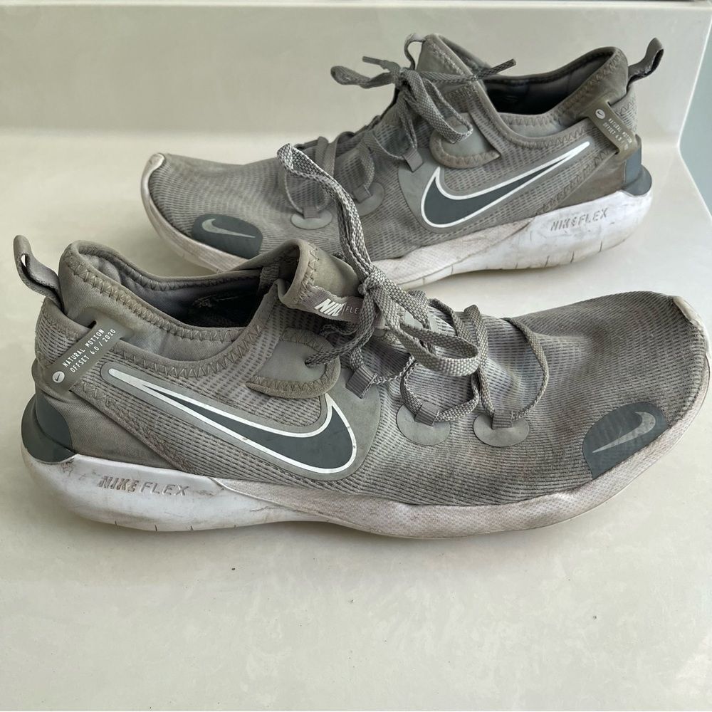 Nike Flex Men's Athletic Shoes in Gray 13